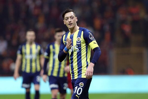 Fenerbahçede Mesut Özil ile yollar ayrıldı
